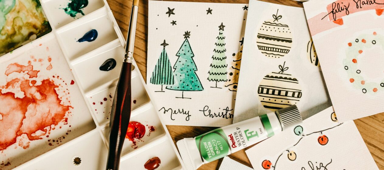 assorted-color-oil-pastel-et-cartes